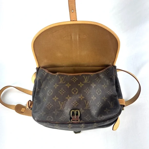 💎 LOUIS VUITTON Monogram Saumur 30 Crossbody - Picture 12 of 15